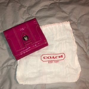 💕💖💞Coach patent leather magenta wallet